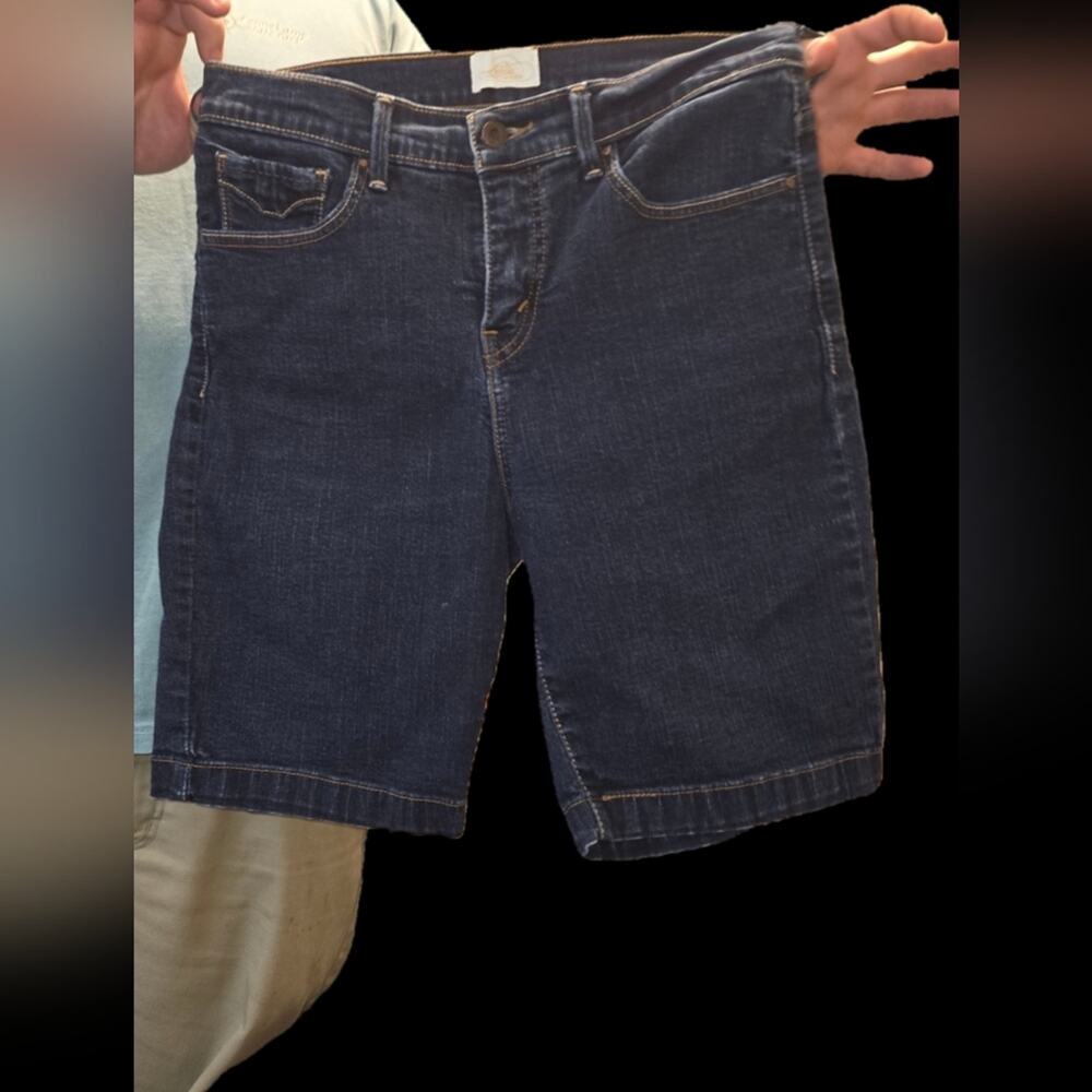 Levis 512 Slimming Signature Short - Picture 2 of 3